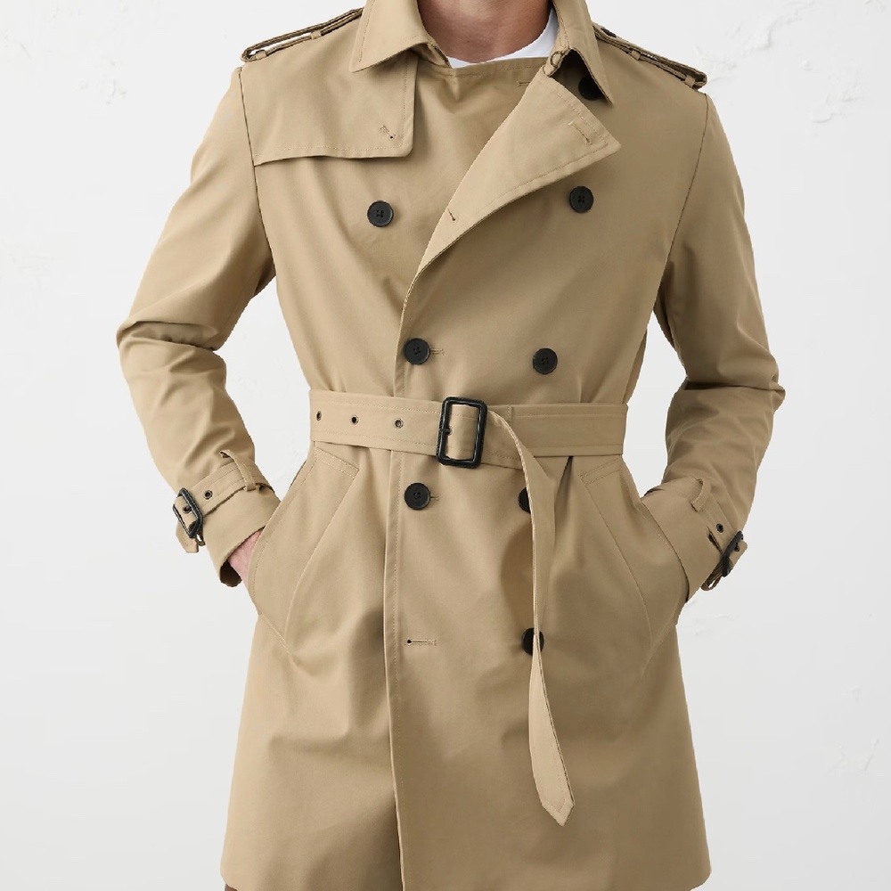 Brand New w tags!!! Banana Republic Mens Trench Coat. Khaki size L. Relaxed fit.